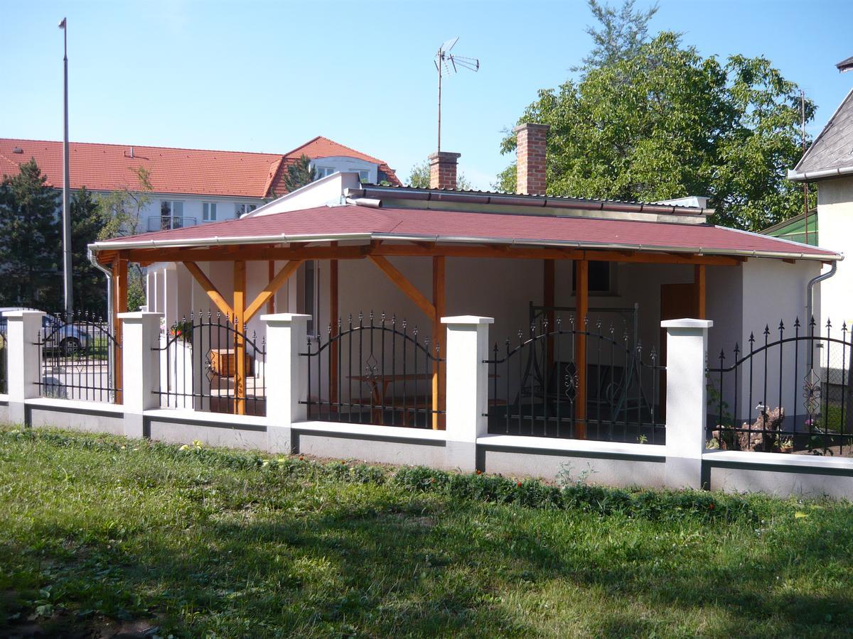 HajdúszoboszlóKeresztmama Haza公寓 外观 照片